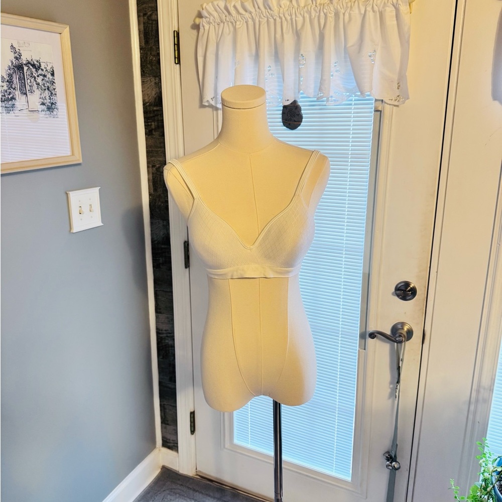 Hanes White Bra SZ SM